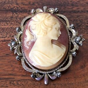 Cameo Woman Gold Tone Pendant Brooch Pin Open Work Vintage